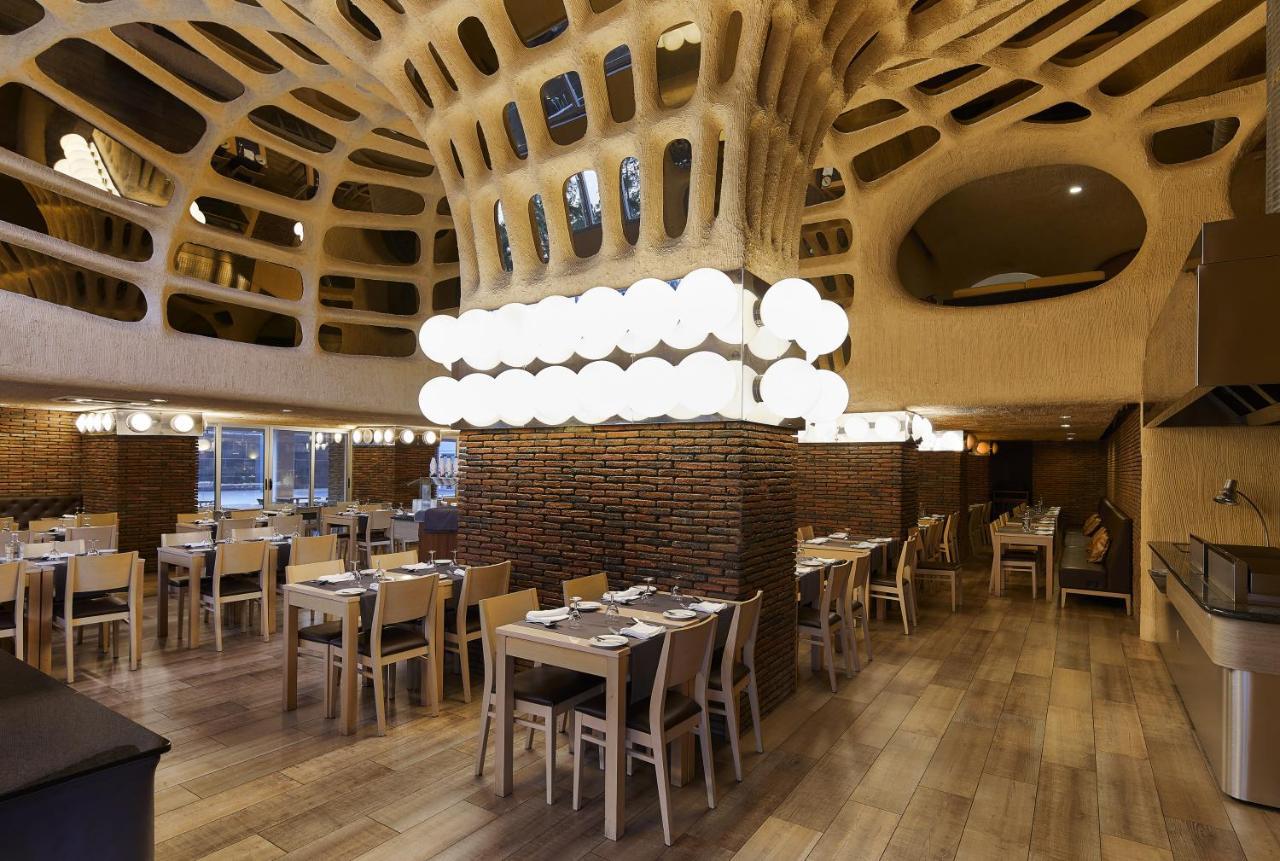 Alcazar Hotel & Spa Монте Гордо Екстериор снимка