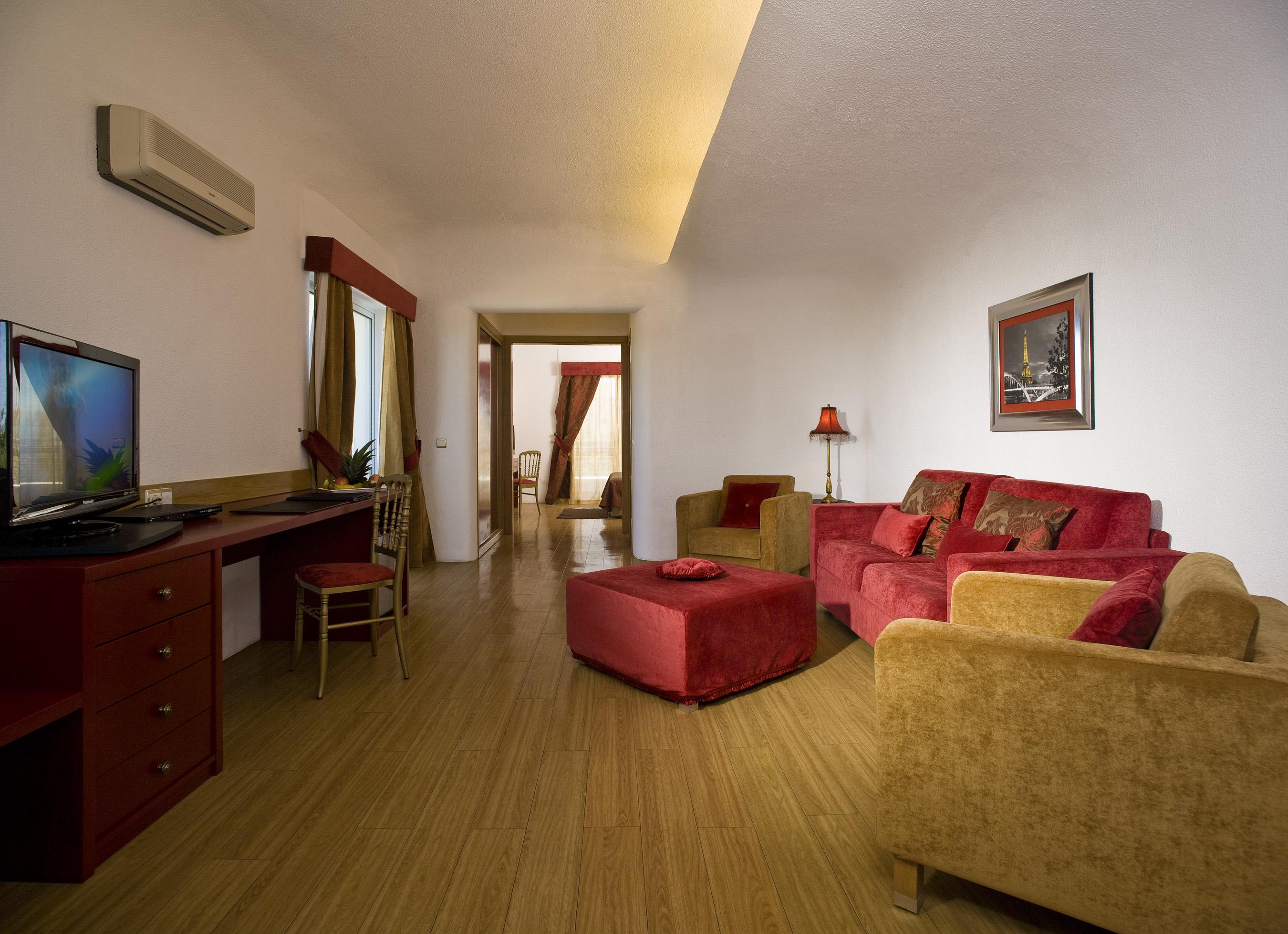 Alcazar Hotel & Spa Монте Гордо Екстериор снимка