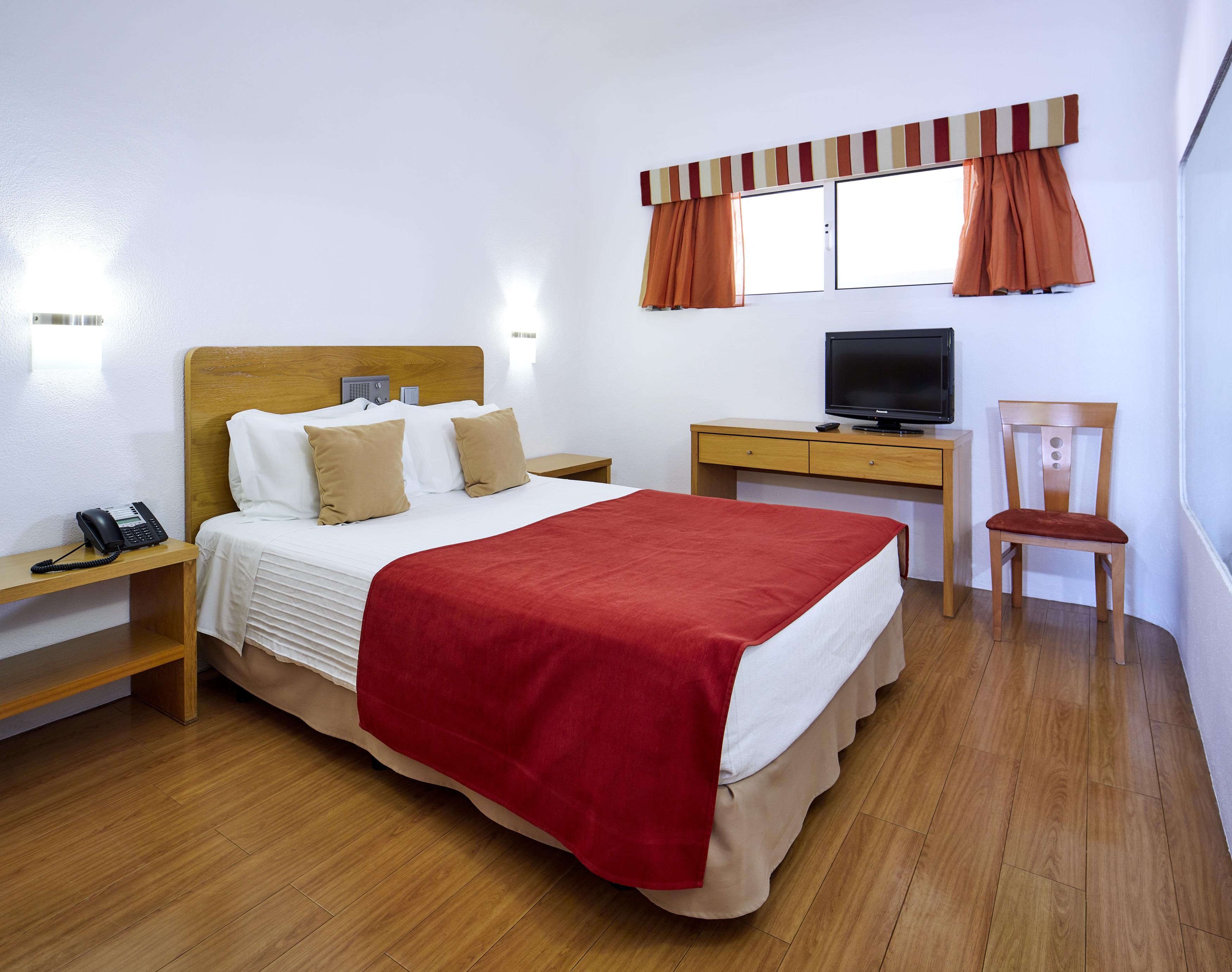 Alcazar Hotel & Spa Монте Гордо Екстериор снимка