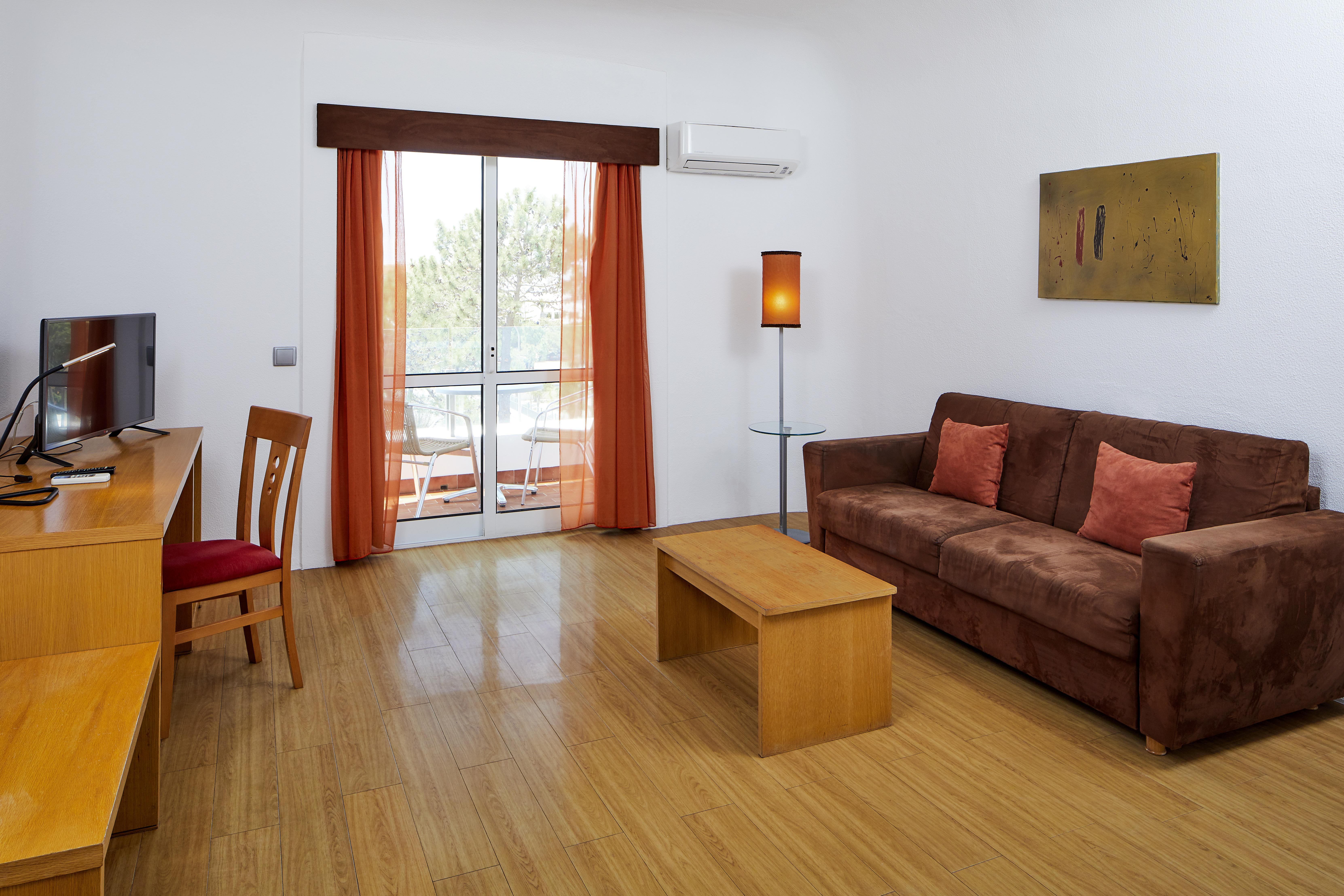 Alcazar Hotel & Spa Монте Гордо Екстериор снимка