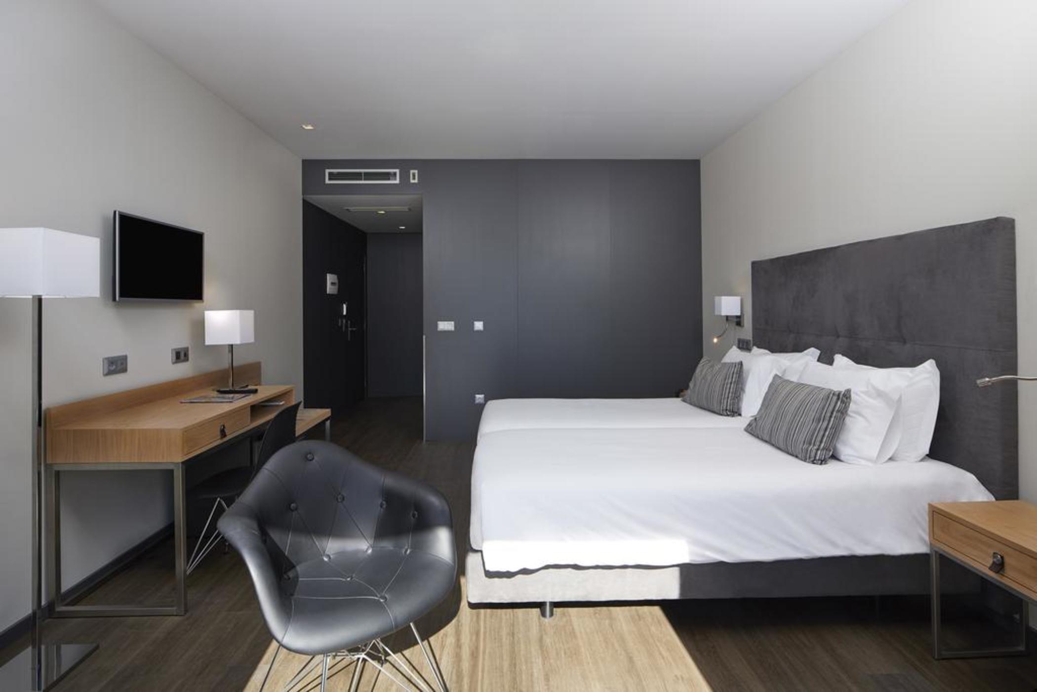 Alcazar Hotel & Spa Монте Гордо Екстериор снимка