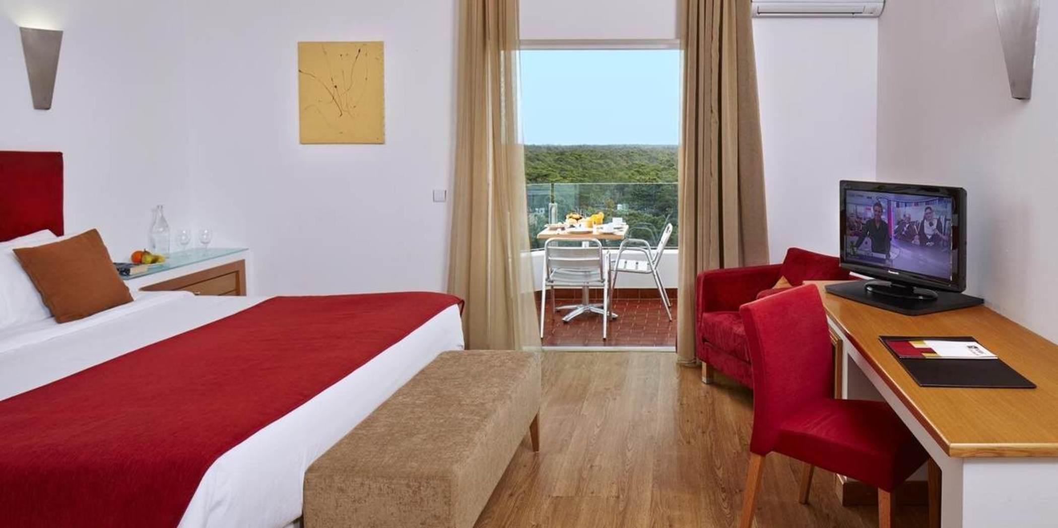 Alcazar Hotel & Spa Монте Гордо Екстериор снимка