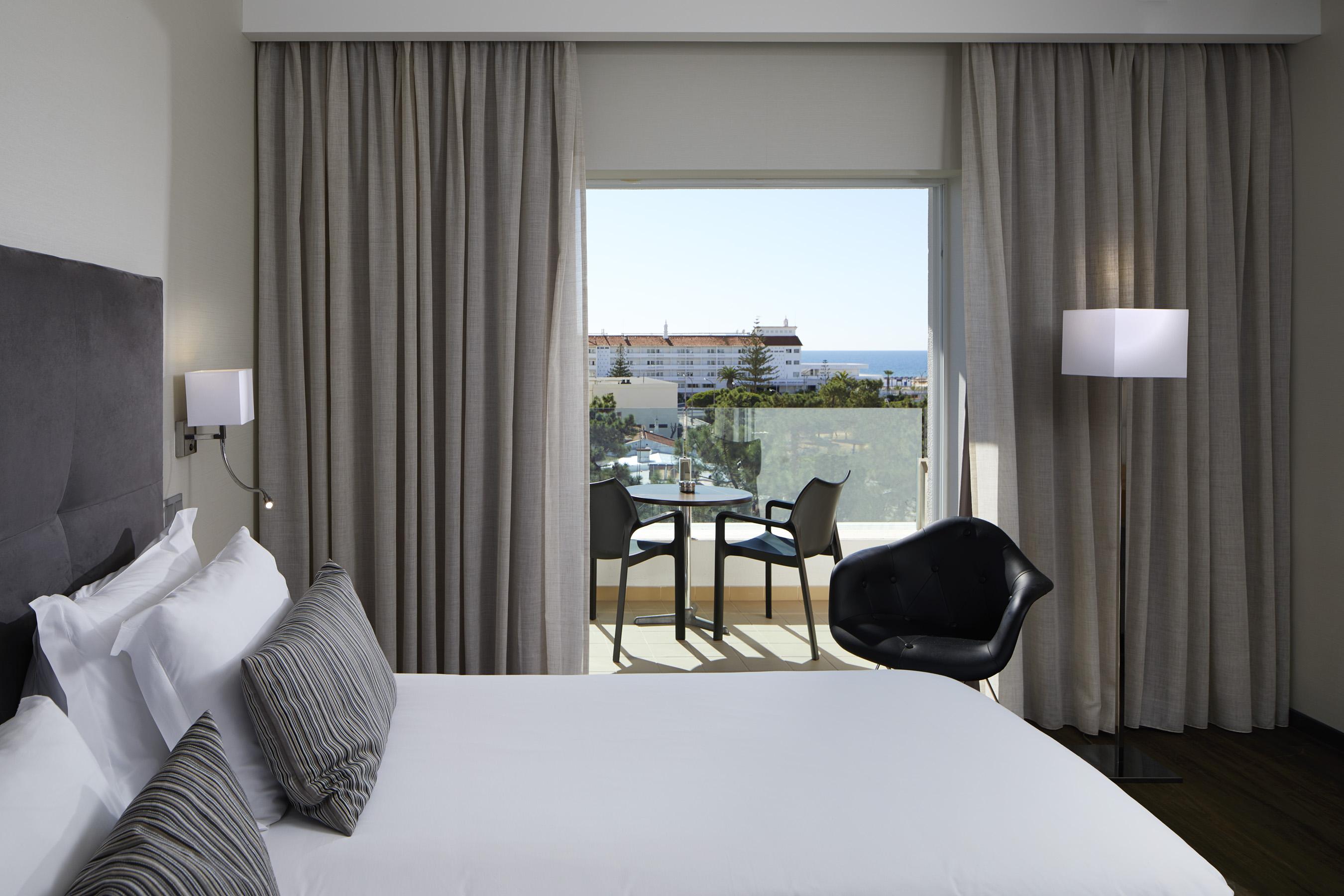 Alcazar Hotel & Spa Монте Гордо Екстериор снимка