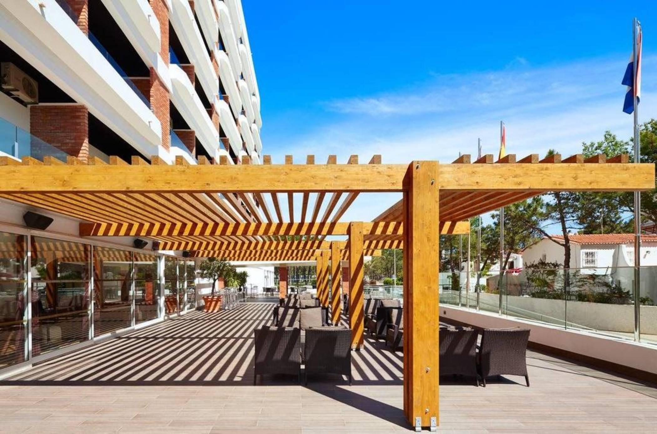 Alcazar Hotel & Spa Монте Гордо Екстериор снимка