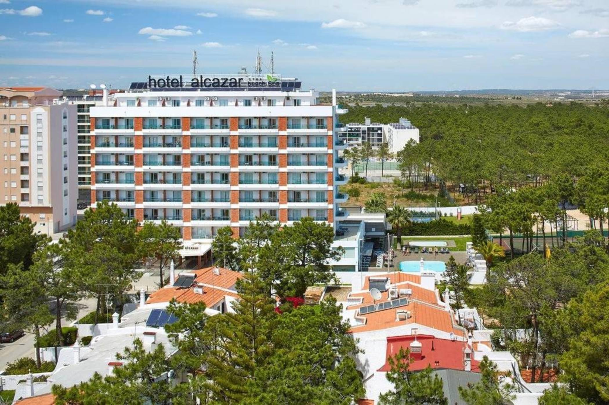 Alcazar Hotel & Spa Монте Гордо Екстериор снимка