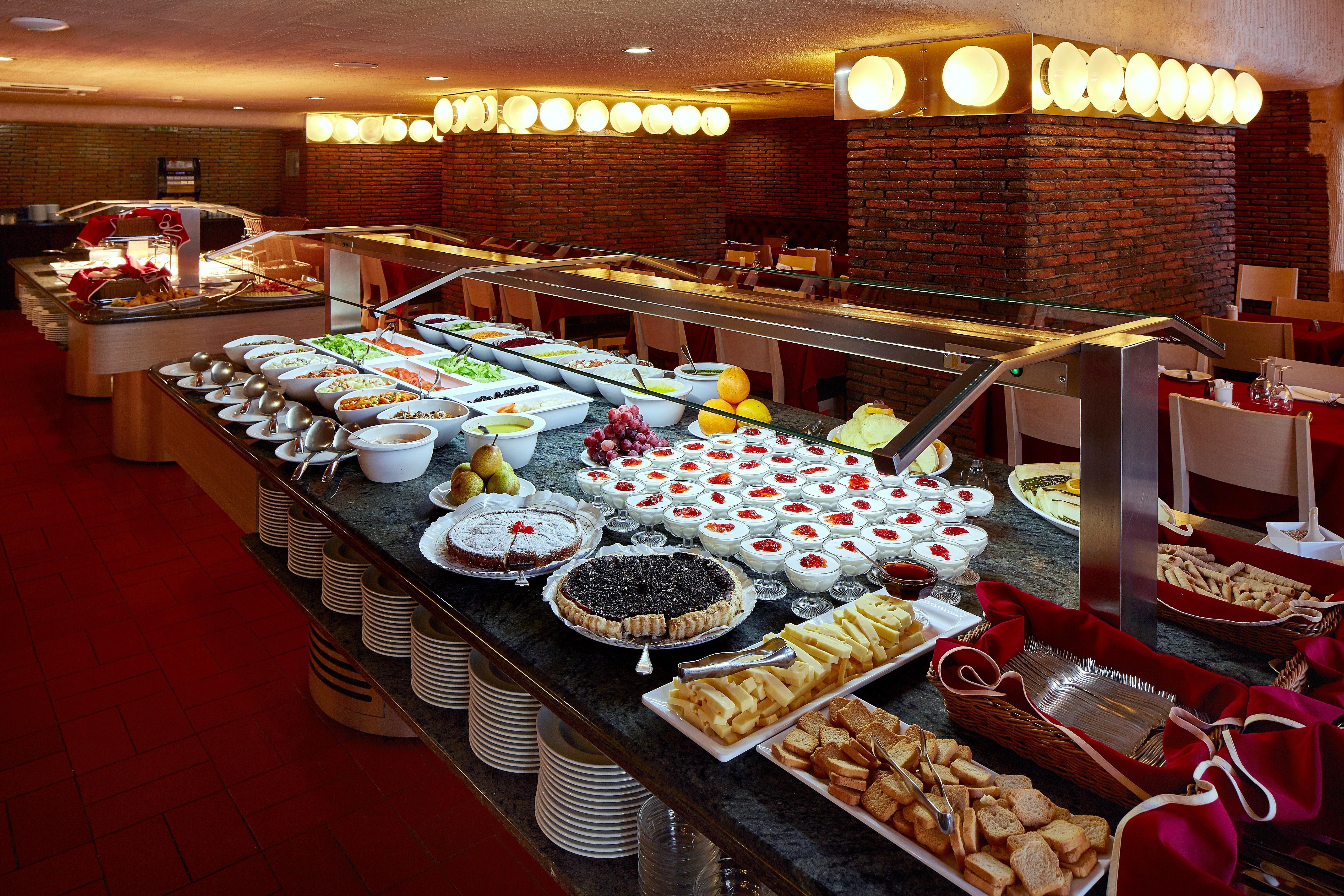 Alcazar Hotel & Spa Монте Гордо Екстериор снимка