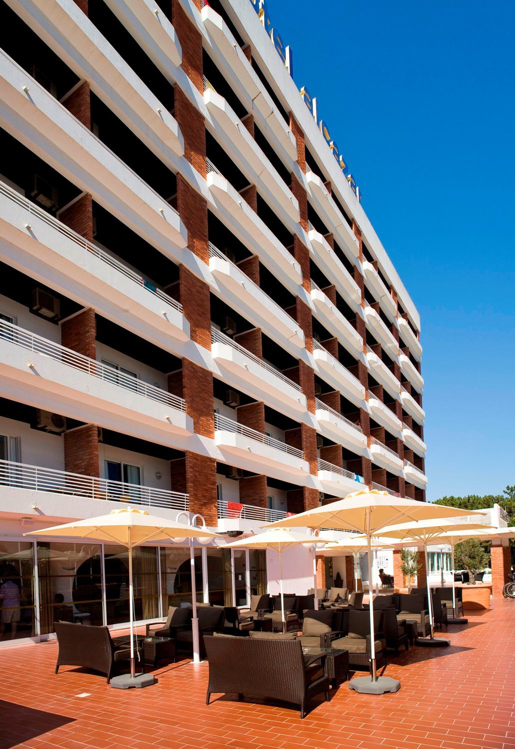 Alcazar Hotel & Spa Монте Гордо Екстериор снимка
